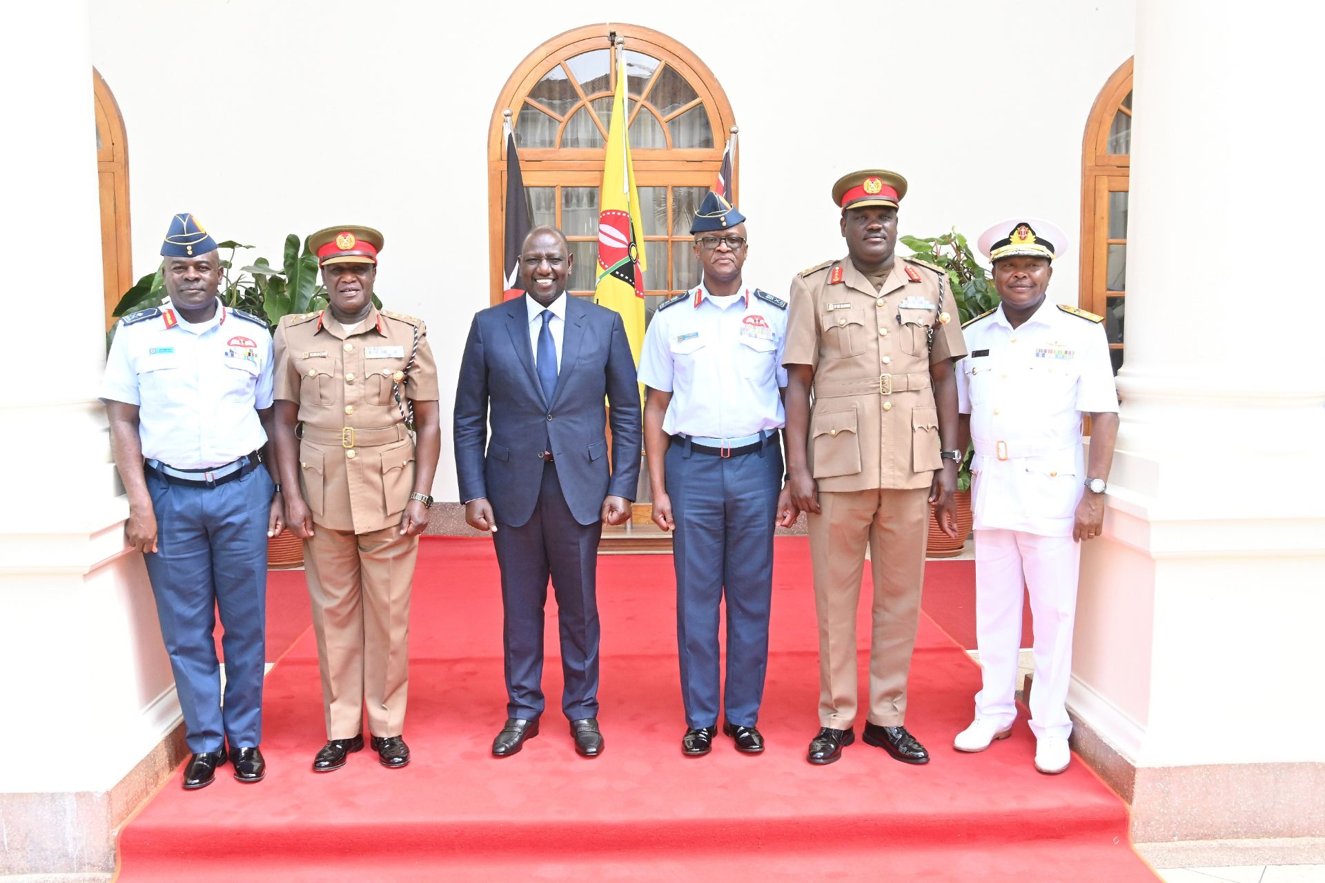 President HOSTS SENIOR MILITARY OFFICERS (2)